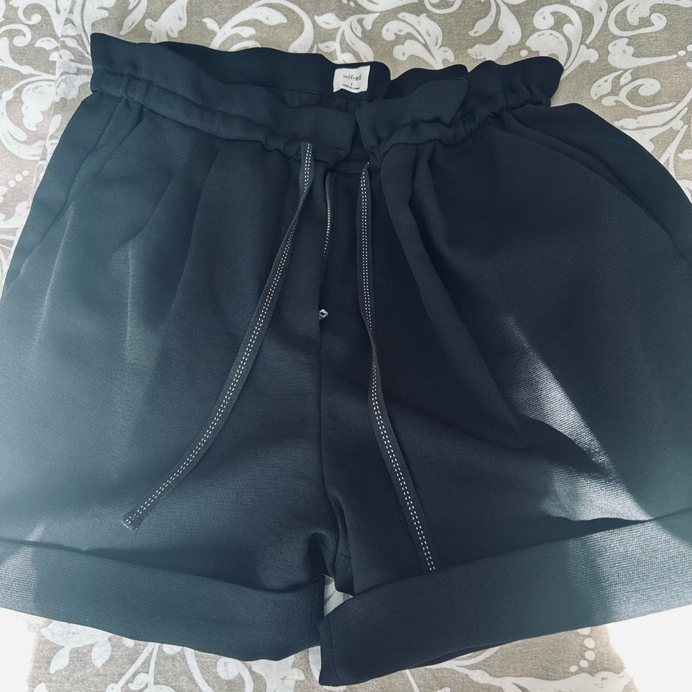 Wilfred Aritzia Black High Waist Shorts with Elastic Waistband